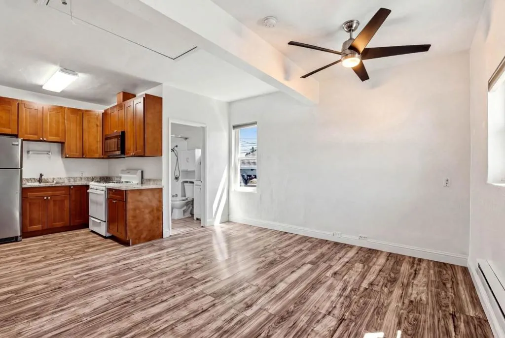 UNIT 3 (BACK) 1 BED + OFFICE, 1 BATH