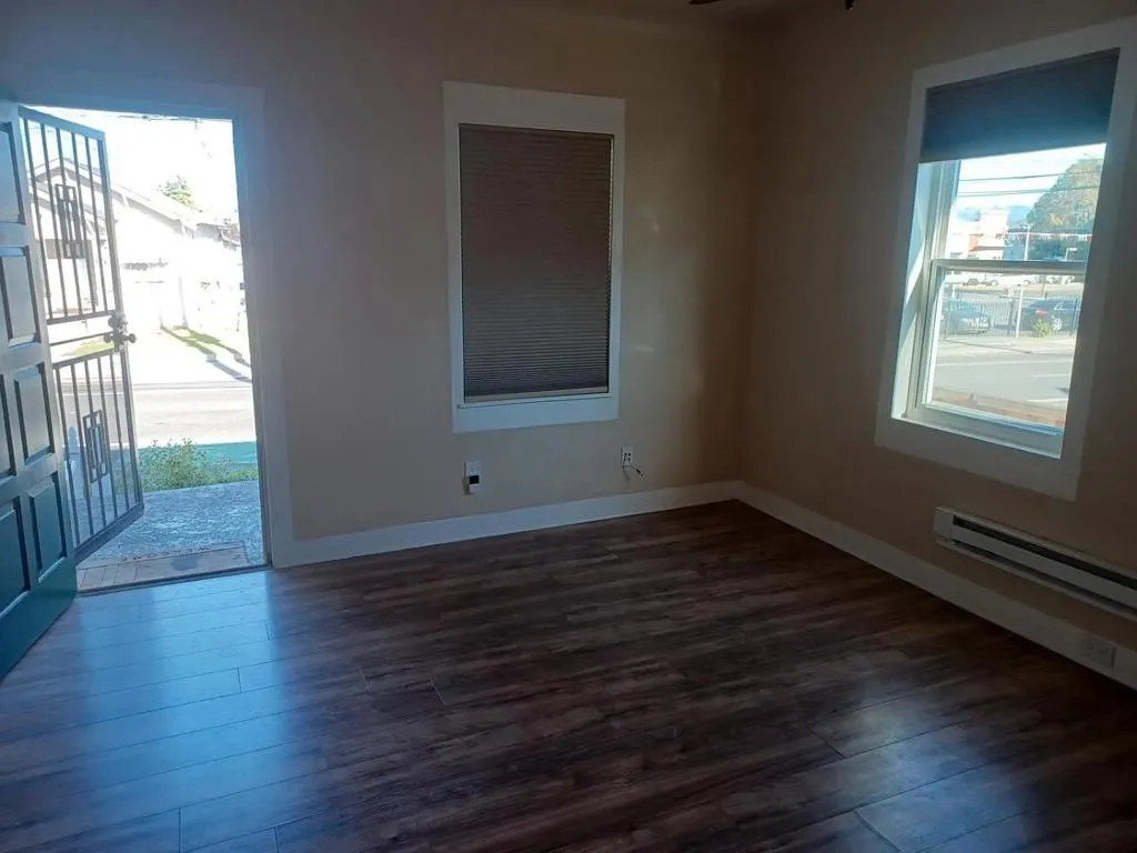 UNIT 1 (FRONT) 2 BED, 1 BATH