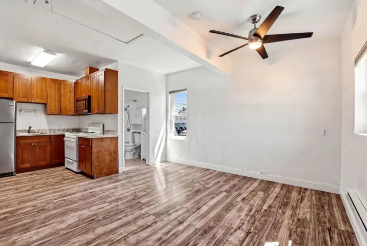 UNIT 3 (BACK) 1 BED + OFFICE, 1 BATH
