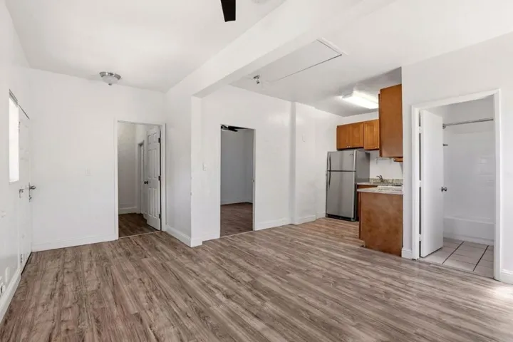 UNIT 3 (BACK) 1 BED + OFFICE, 1 BATH