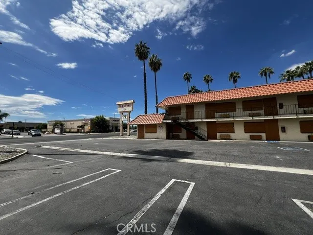 2700 W Florida