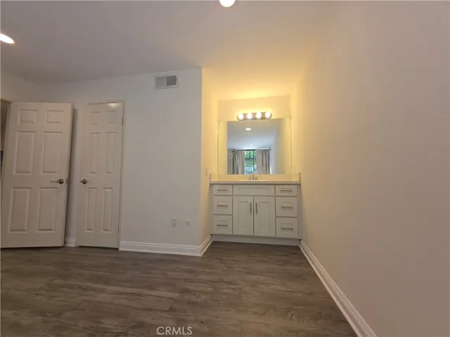 11107 Arminta 22, Los Angeles, California 91352 — photo 5
