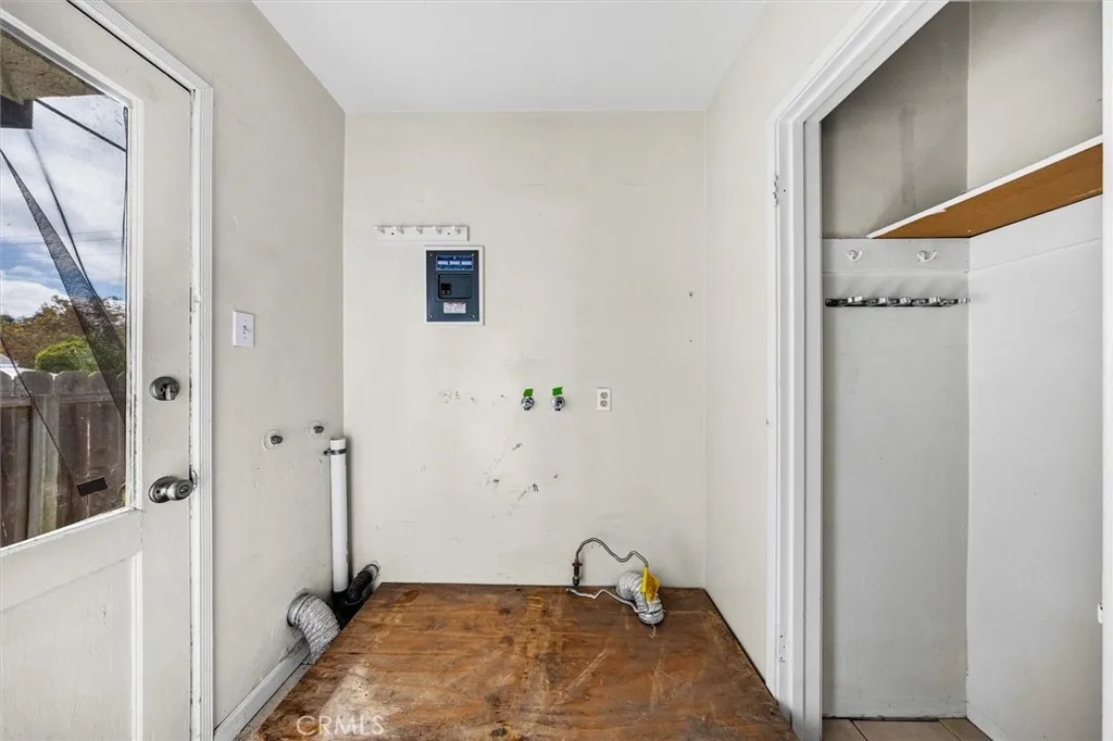 Unit B Laundry Hookups