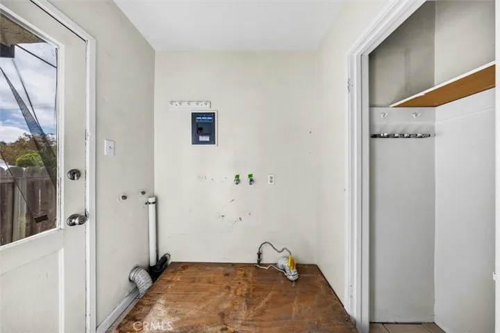 Unit B Laundry Hookups