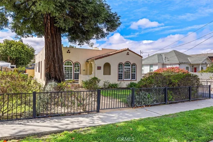 Unit A: 3Bed/1.5Bath