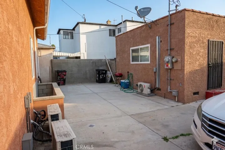 514 W 105th, Los Angeles, California 90044 — photo 5