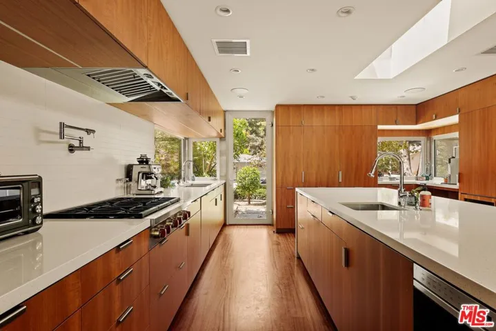 840 Leonard Road, Los Angeles, California 90049 — photo 5