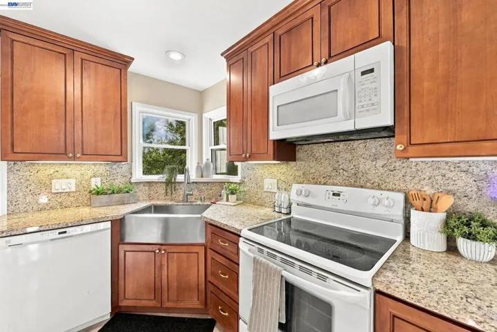 1384 Graff Avenue, San Leandro, California 94577-3962 — photo 5