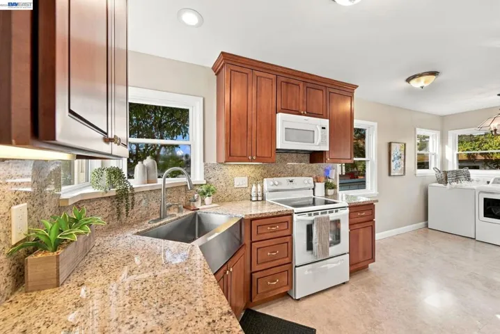 1384 Graff Avenue, San Leandro, California 94577-3962 — photo 4