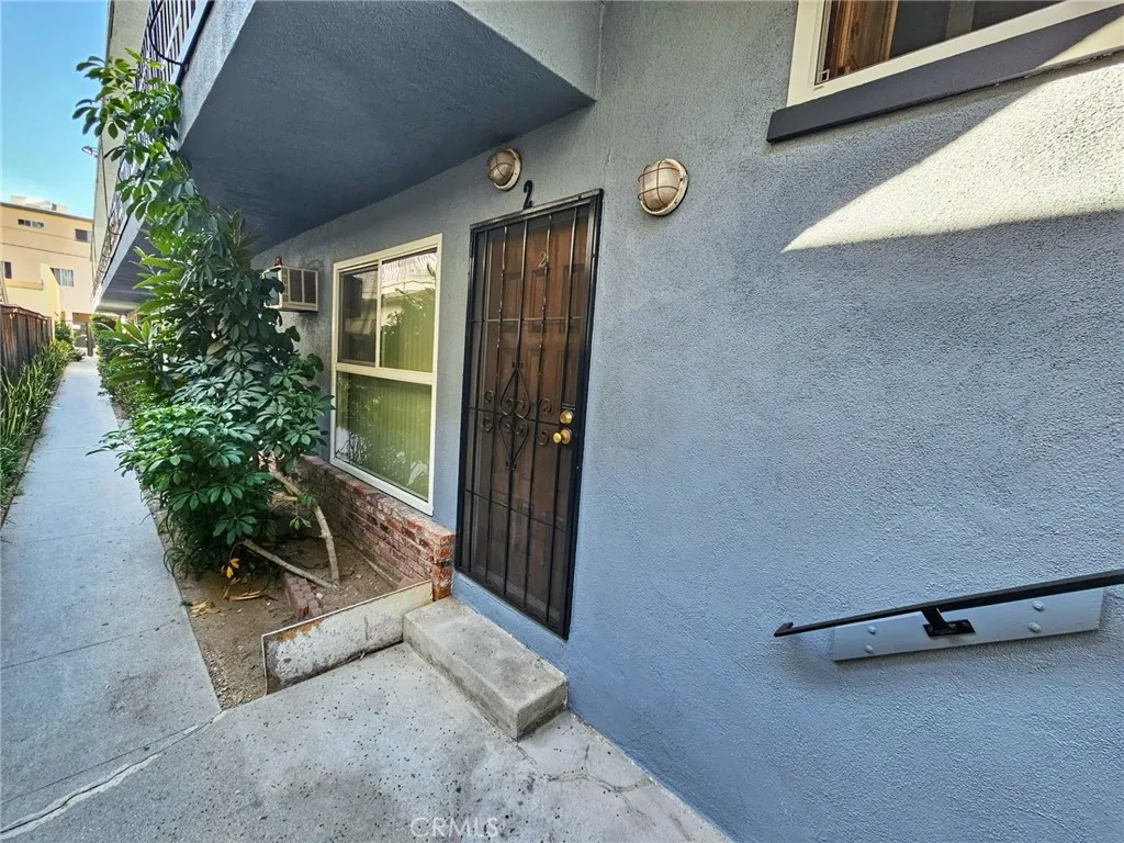 402 E Dryden, Glendale, California 91207 — photo 4
