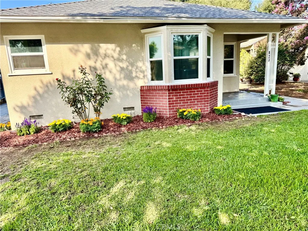 823 N Santa Anita