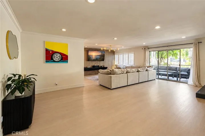 5315 Yarmouth Avenue 104, Encino, California 91316 — photo 4