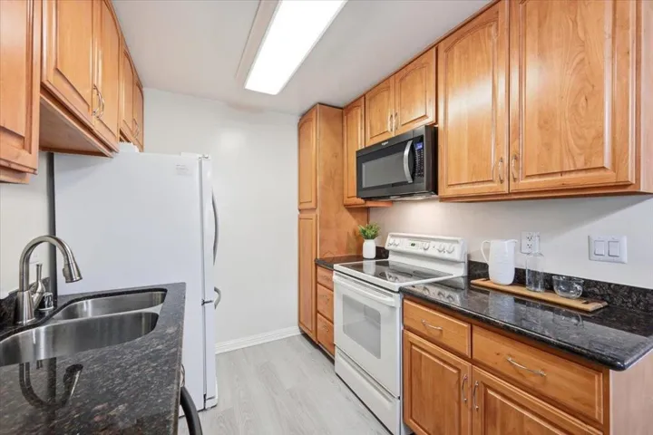 723 Sierra Vista Avenue 2, Mountain View, California 94043 — photo 5