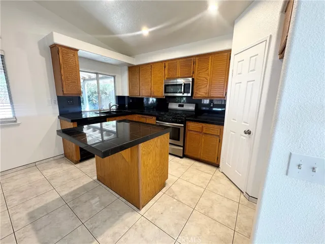 1224 Marble Court, Hemet, California 92543 — photo 5
