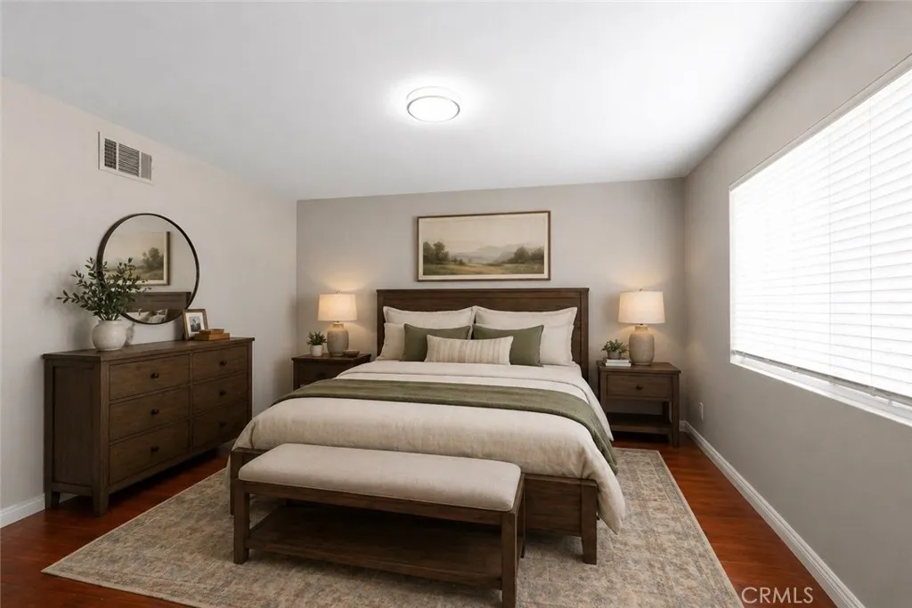 Master Bedroom
Master Bedroom