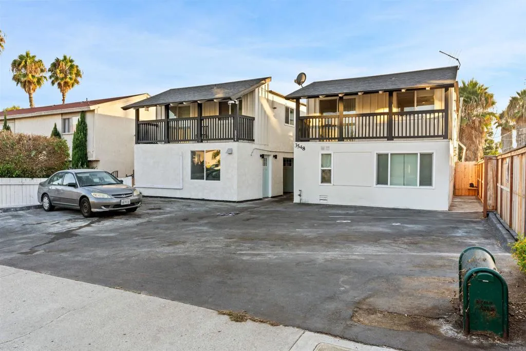 3544 3548 Del Rey St