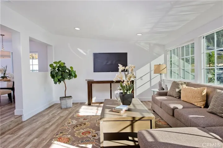 13418 Debby, Los Angeles, California 91401 — photo 5