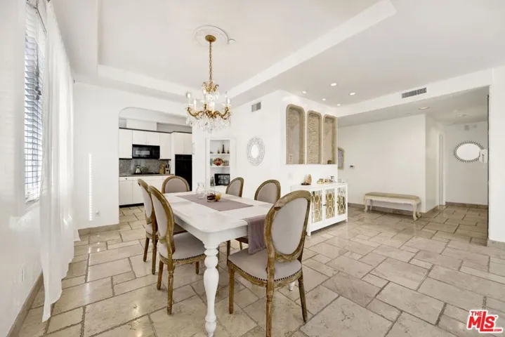 11952 Montana Avenue 303, Los Angeles, California 90049 — photo 5