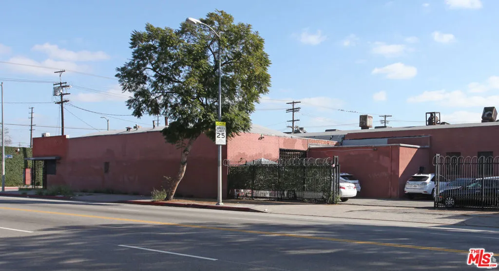 3130 S Broadway