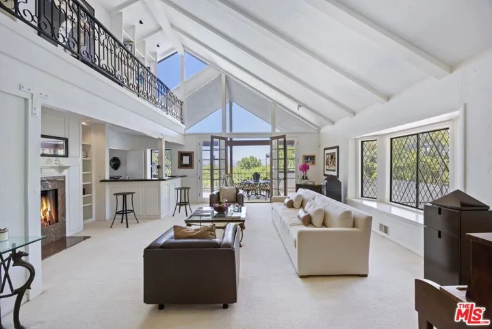 19540 Wells Drive, Los Angeles, California 91356 — photo 5
