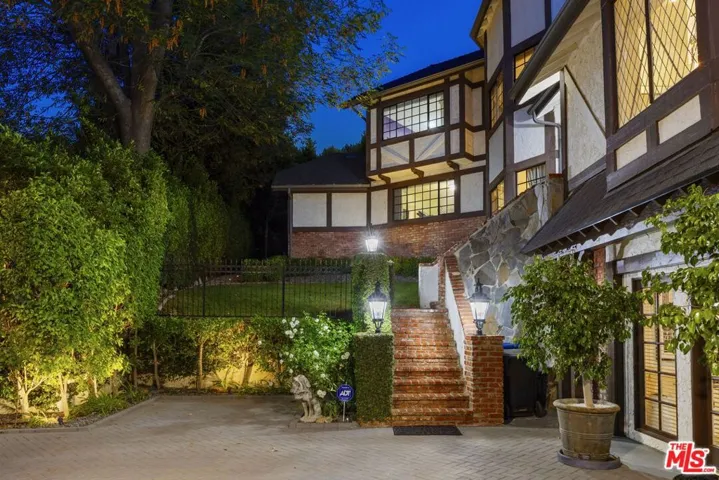 19540 Wells Drive, Los Angeles, California 91356 — photo 4