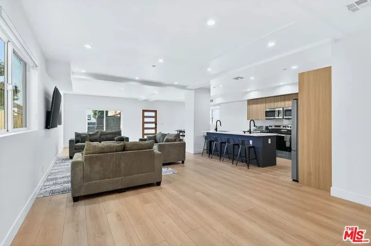 1359 W 35th Place, Los Angeles, California 90007 — photo 4