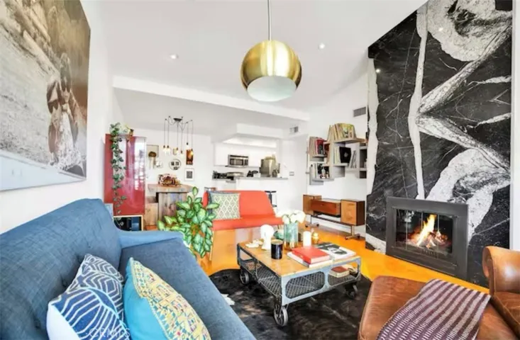 911 N Kings 306, West Hollywood, California 90069 — photo 5