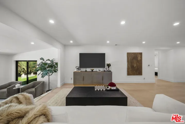15431 Milbank Street, Encino, California 91436 — photo 5