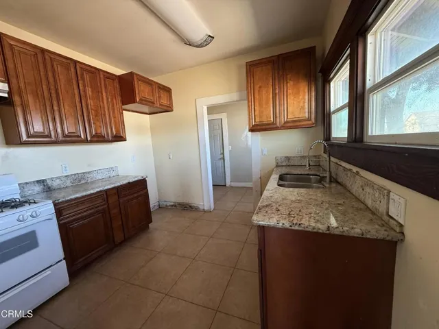 1239 S C Street, Oxnard, California 93033 — photo 4