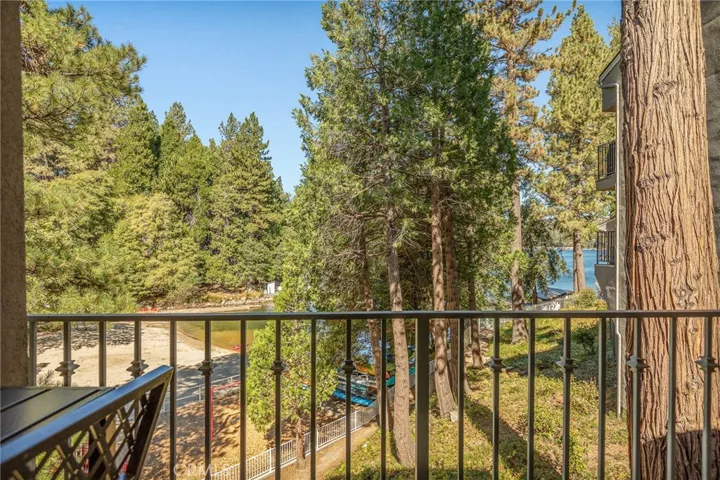 306 Villa Way, Lake Arrowhead, California 92352 — photo 4