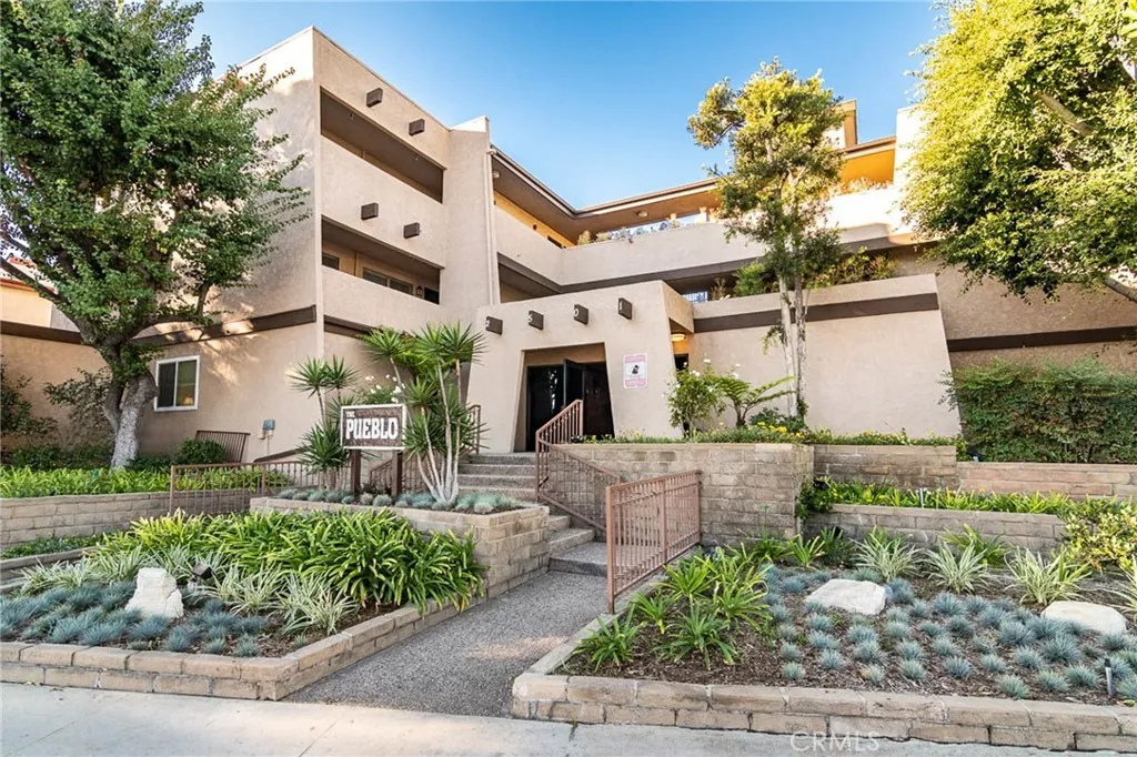 2501 W Redondo Beach
