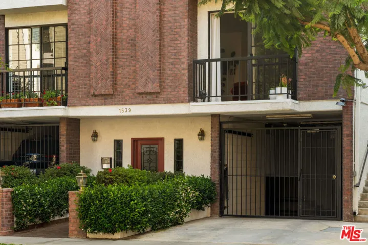 1539 Greenfield Avenue 102, Los Angeles, California 90025 — photo 4
