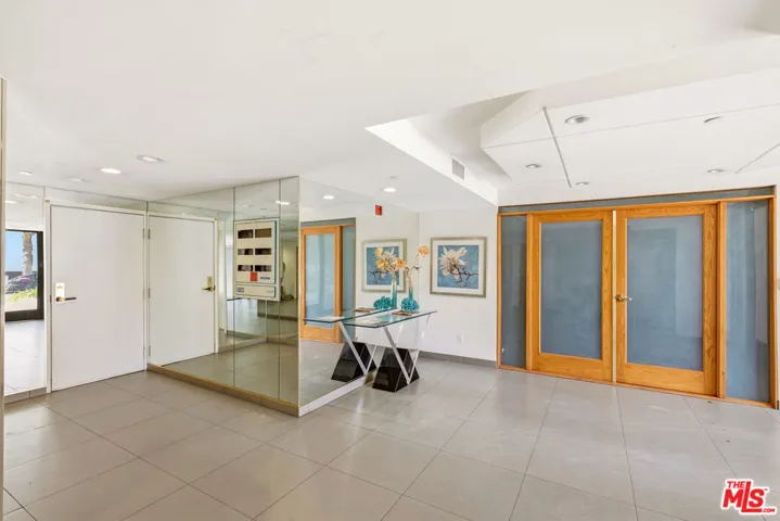 121 S Canon Drive 203, Beverly Hills, California 90212 — photo 5