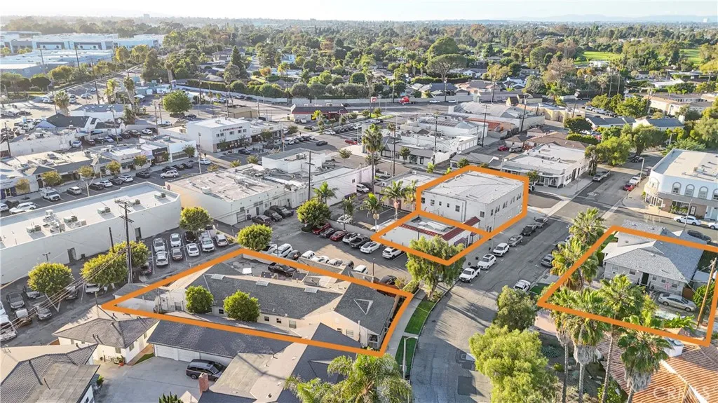 4420 4408 E Greenmeadow