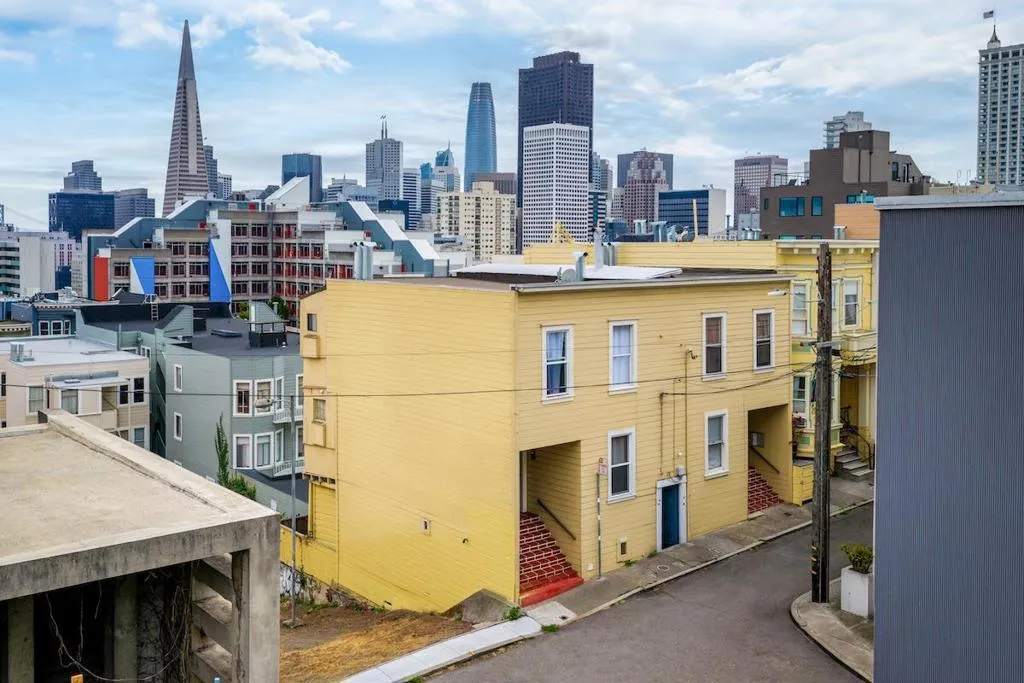 60 Salmon St