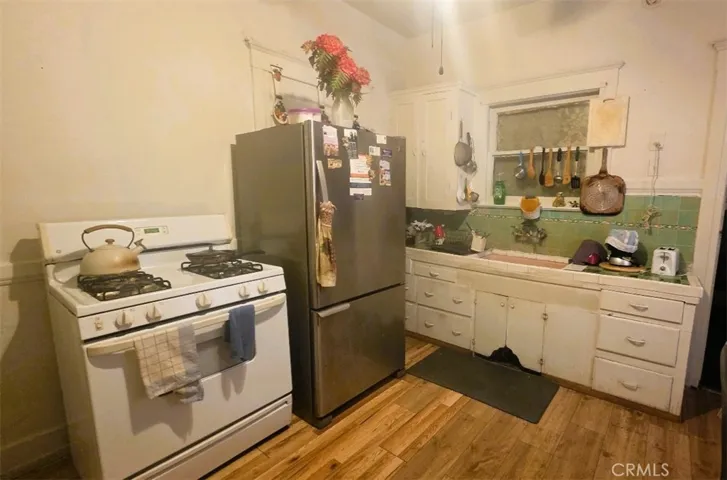 1437 Bonnie Brae Street, Los Angeles, California 90006 — photo 4