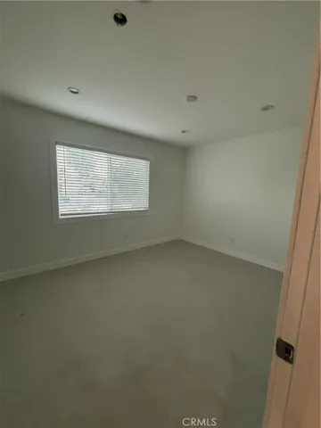 23453 Mobile, West Hills, California 91307 — photo 5