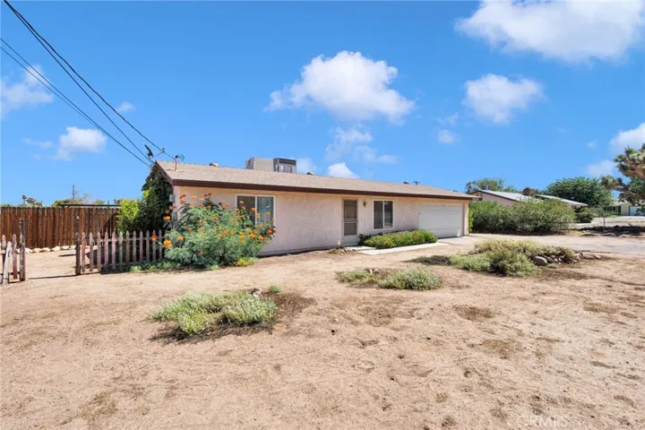 10599 Oakwood, Hesperia, California 92345 — photo 4