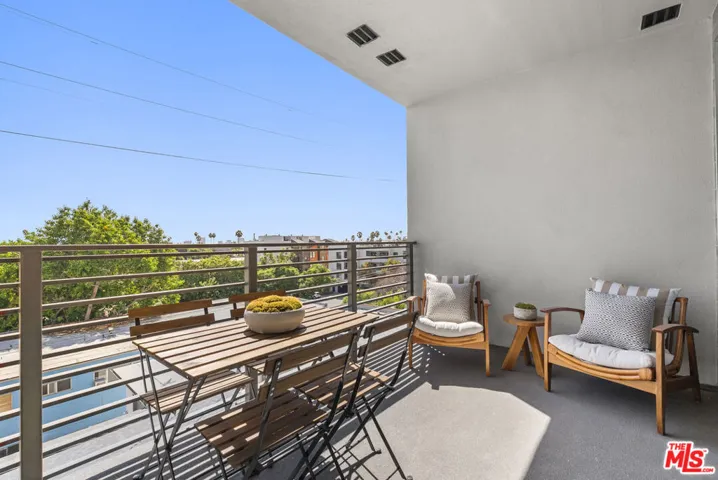7428 Santa Monica Boulevard 406, West Hollywood, California 90046 — photo 5