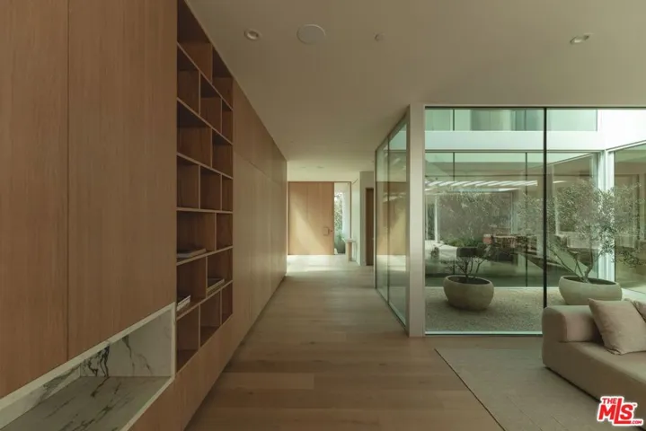 634 Moreno Avenue, Los Angeles, California 90049 — photo 4
