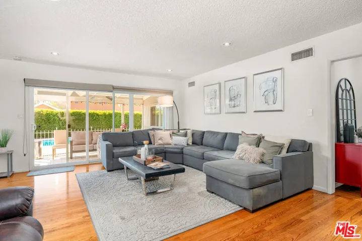 16100 Londelius Street, Los Angeles, California 91343 — photo 5