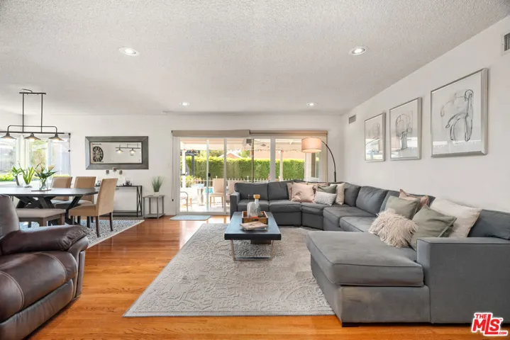 16100 Londelius Street, Los Angeles, California 91343 — photo 4