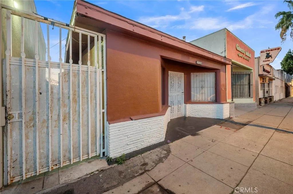 5724 E Beverly Blvd