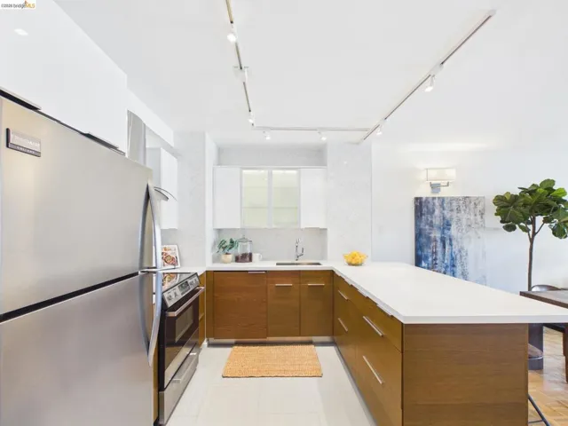 320 Lee St 303, Oakland, California 94610 — photo 4
