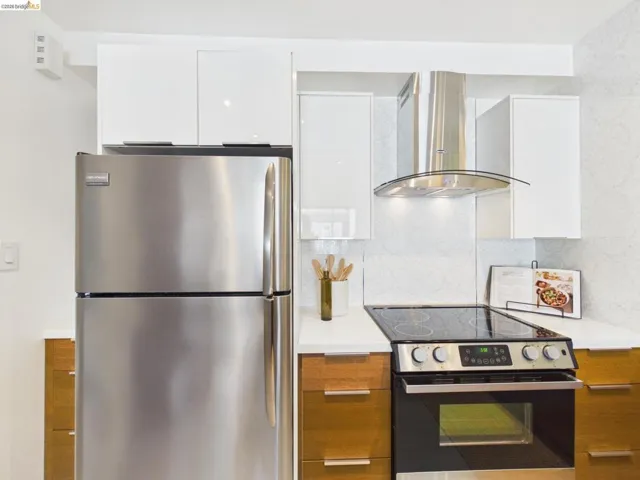 320 Lee St 303, Oakland, California 94610 — photo 5