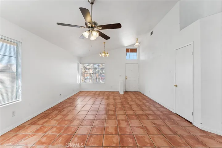 5546 Laurel Avenue, Palmdale, California 93552 — photo 4