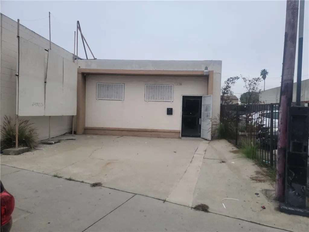 1536 W Olympic