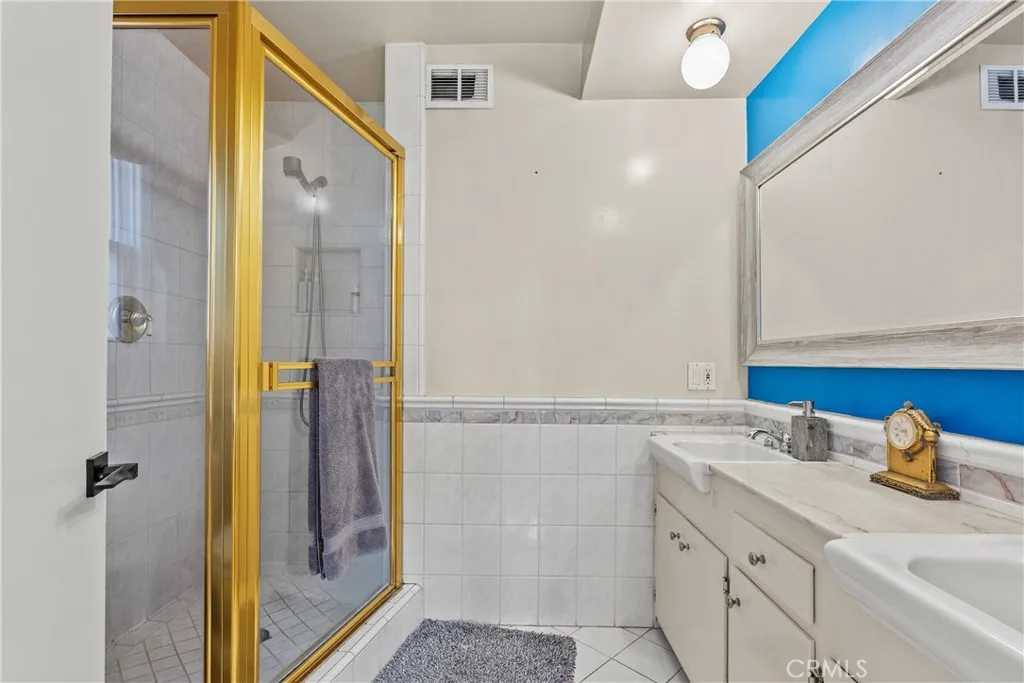 En suite Bathroom #1 En suite Bathroom #1