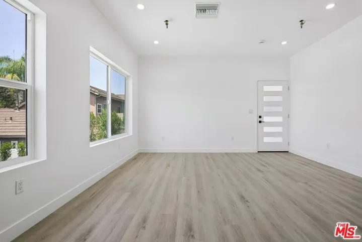 1434 Beverwil Drive 2, Los Angeles, California 90035 — photo 5