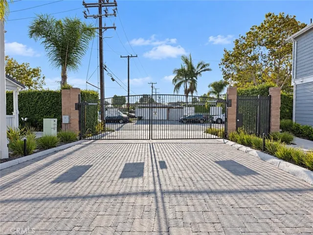 Gate